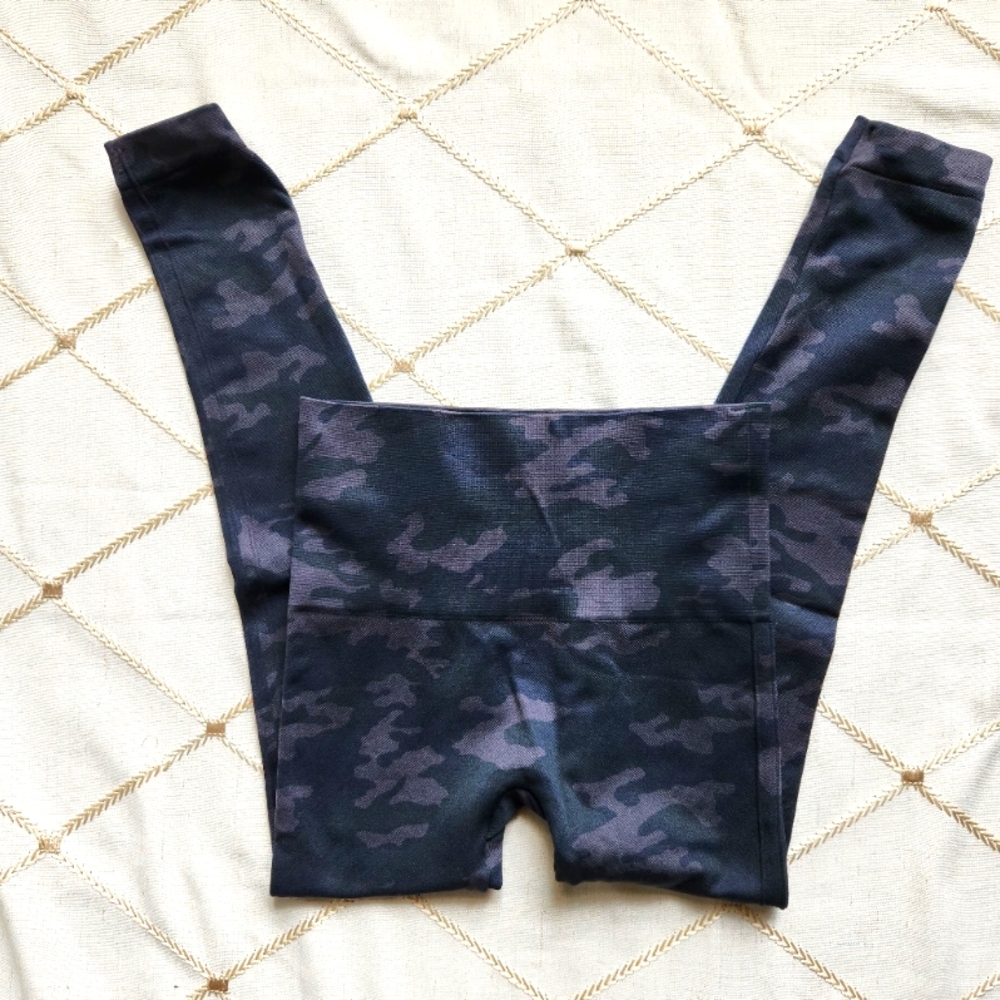 SPANX Camo Print Seamless High-Waist Leggings‎ | Size XS - Picture 3 of 3